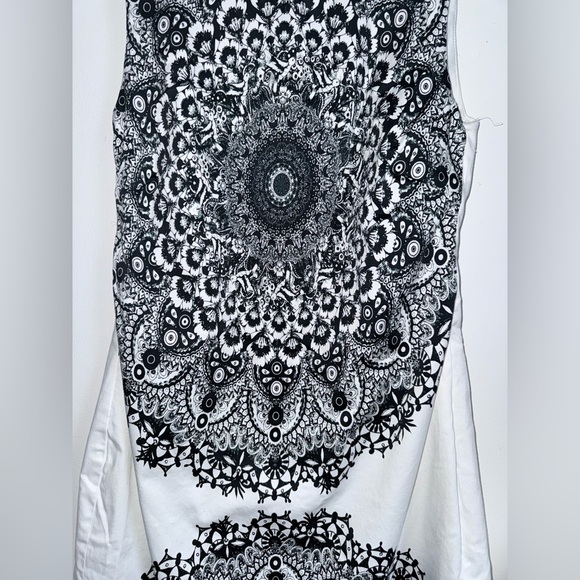 Desigual Black & White Mandala Graphic Dress Size 42 L - Picture 3 of 10